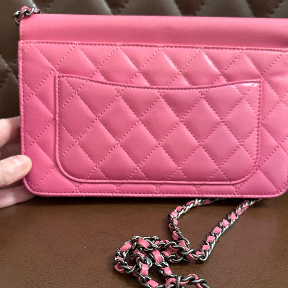 CHANEL Pink Quilted Crossbody Bag - Picture 4 of 10